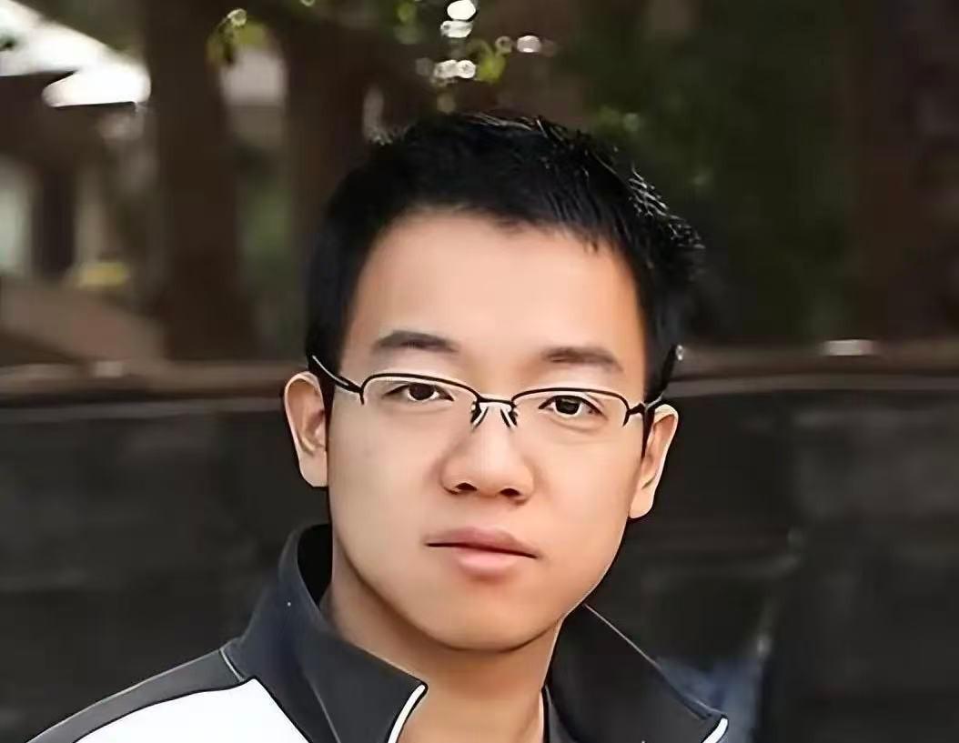 郑钦文逆转萨卡里终结连败,心态蜕变守住草地首胜
